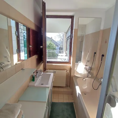 Apartmán Nature View Mit Balkon, Indoor Pool, Kueche Tiefgarage Auf Anfrage