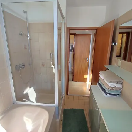 Nature View Mit Balkon, Indoor Pool, Kueche Tiefgarage Auf Anfrage