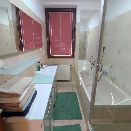 Workation Nature View Mit Balkon, Indoor Pool, Küche Tiefgarage Auf Anfrage Apartment *