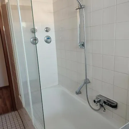 Nature View Mit Balkon, Indoor Pool, Kueche Tiefgarage Auf Anfrage Apartmán