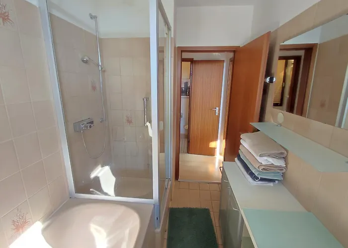 Nature View Mit Balkon, Indoor Pool, Kueche Tiefgarage Auf Anfrage