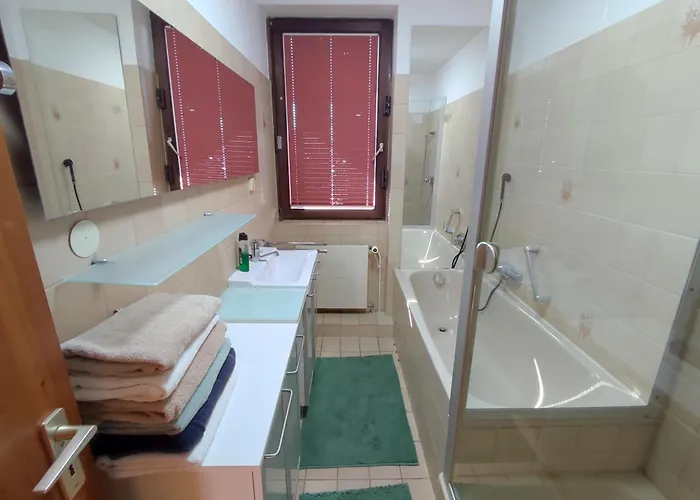 Nature View Mit Balkon, Indoor Pool, Kueche Tiefgarage Auf Anfrage Апартаменты *